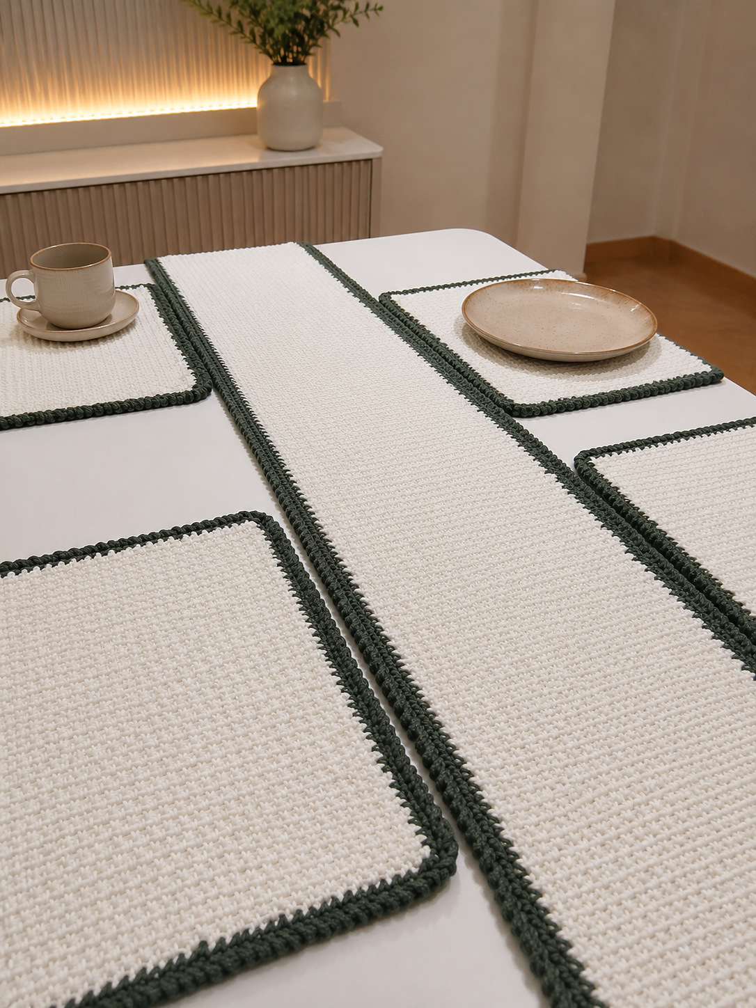 "Ovela Cedar Dining Set" White with charcoal green border-Table runner and 4 placemats set