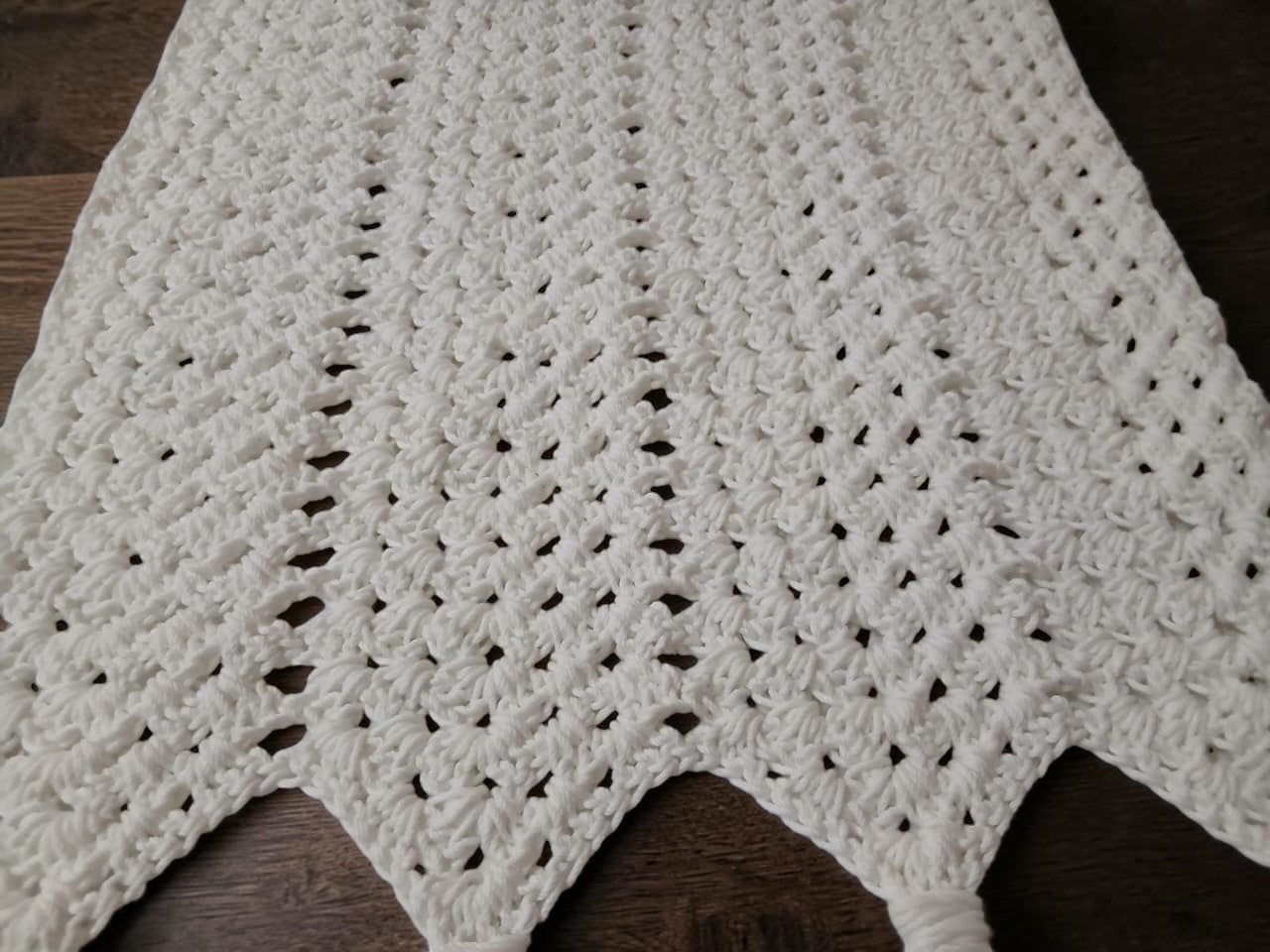 Grace pineapples with Ivory handmade runner