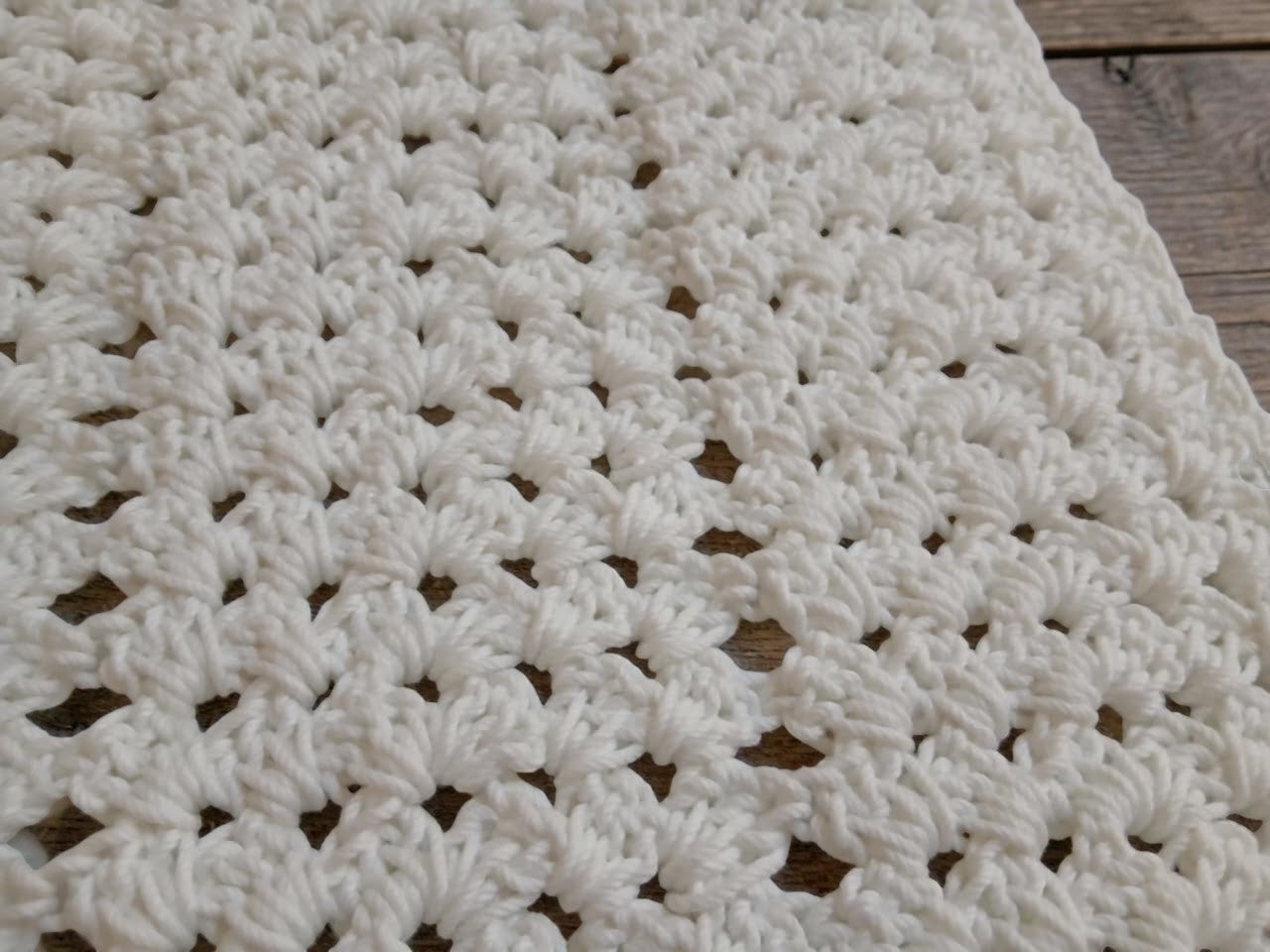 Grace pineapples with Ivory handmade runner