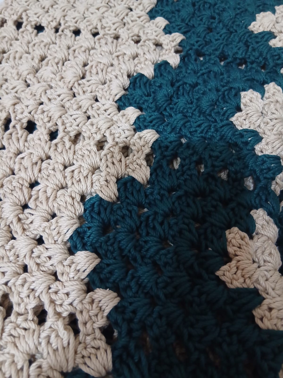 "Ovela Sahara" table runner