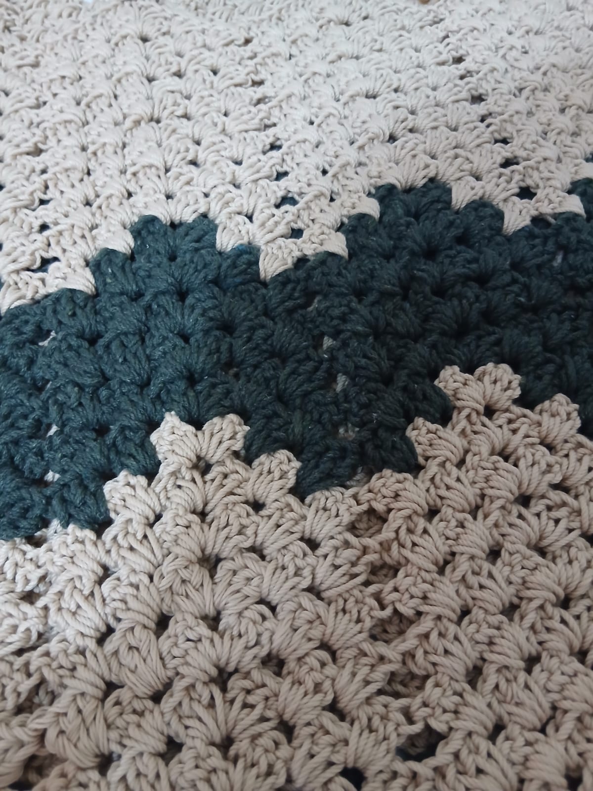 "Ovela Sahara" table runner