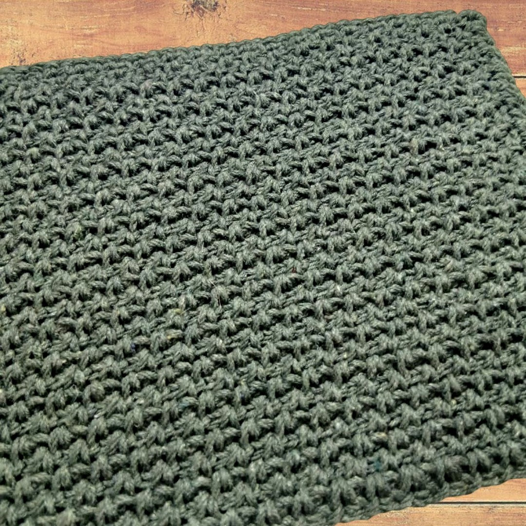 close look for handmade, crochet, green, charcoal placemats
elegant , minimalist, boho style
