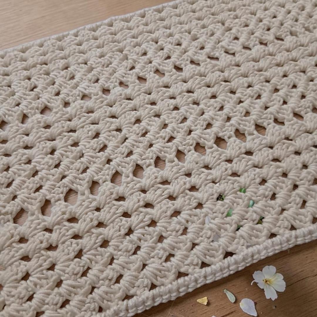 "Ovela Ivory" Off-white table runner